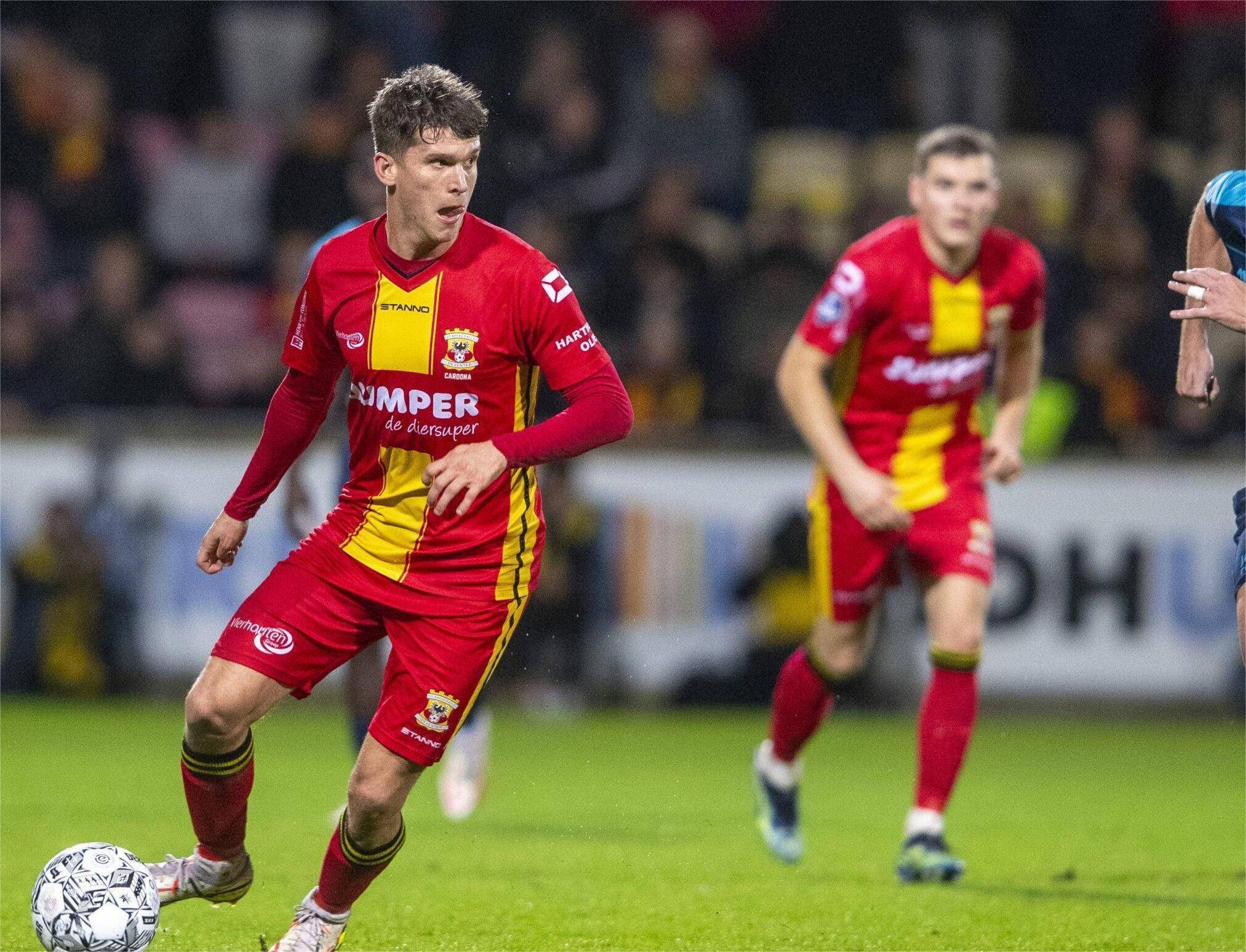 一个备受瞩 一个备受瞩