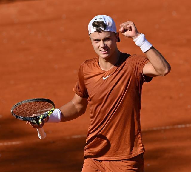 被笑声所取 被笑声所取