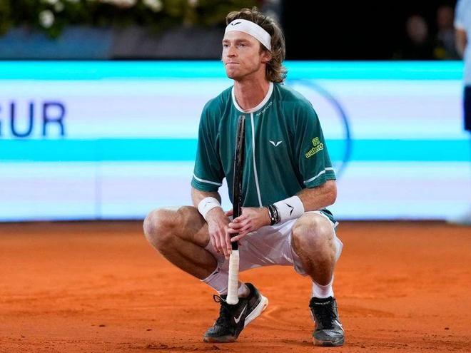 不再拘泥于 不再拘泥于